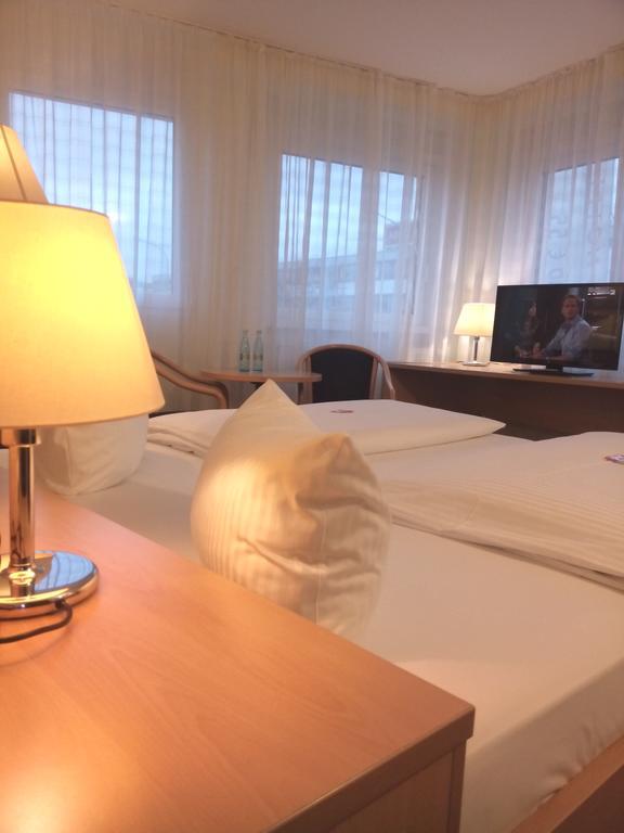 Central Hotel Виненден Екстериор снимка