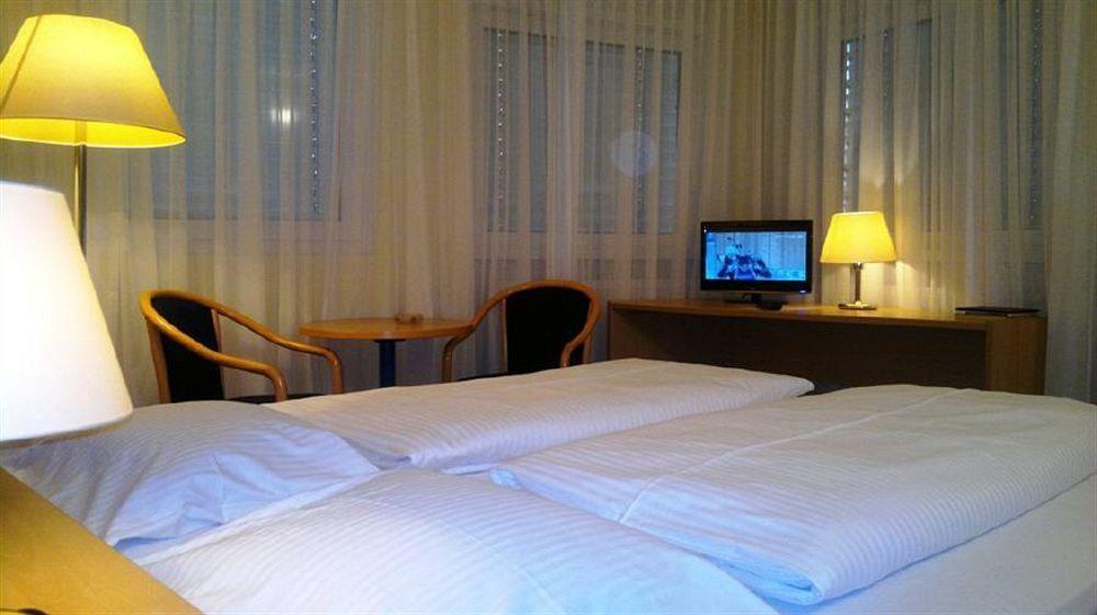 Central Hotel Виненден Екстериор снимка