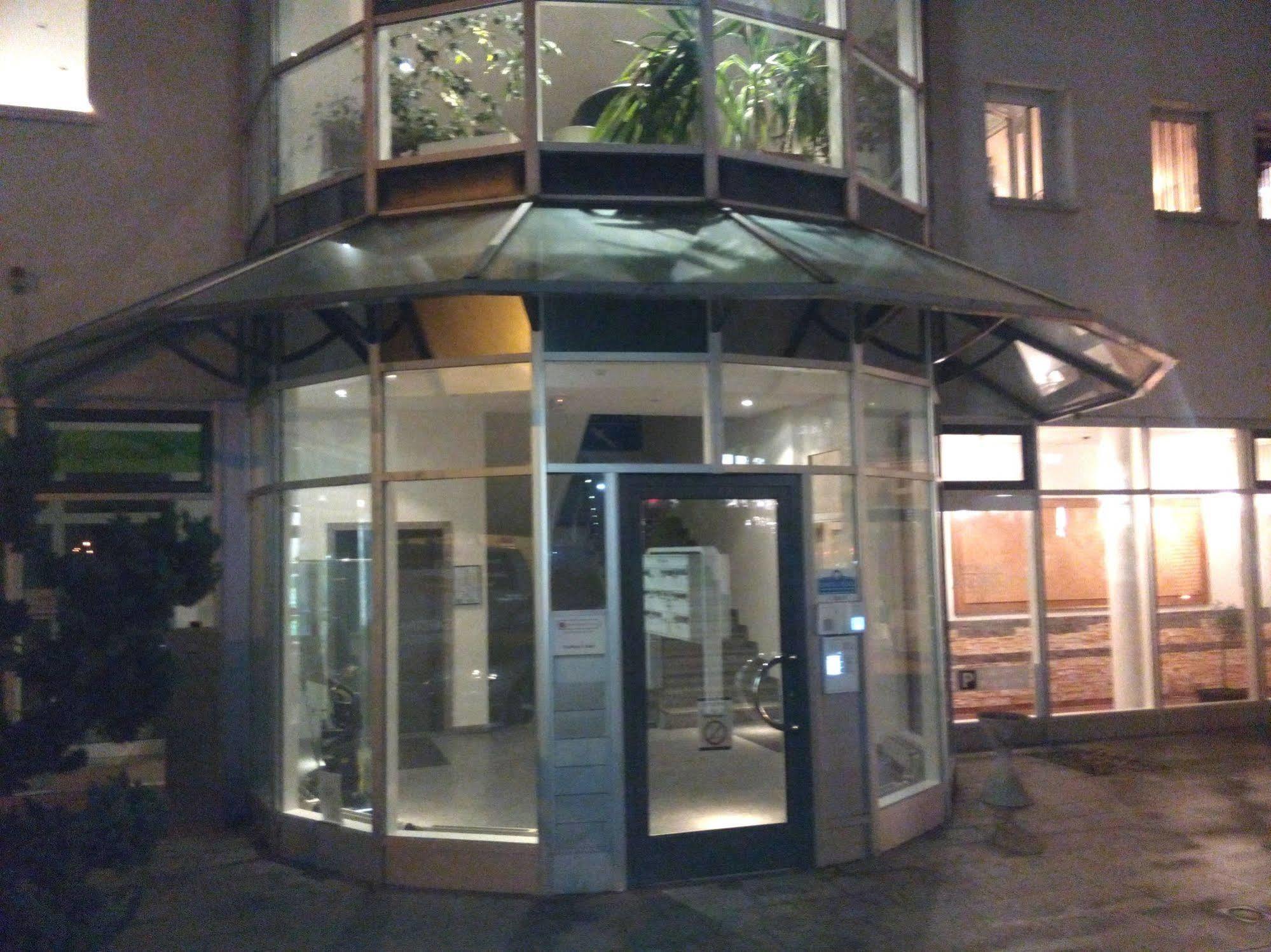 Central Hotel Виненден Екстериор снимка