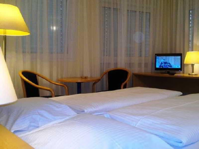 Central Hotel Виненден Екстериор снимка