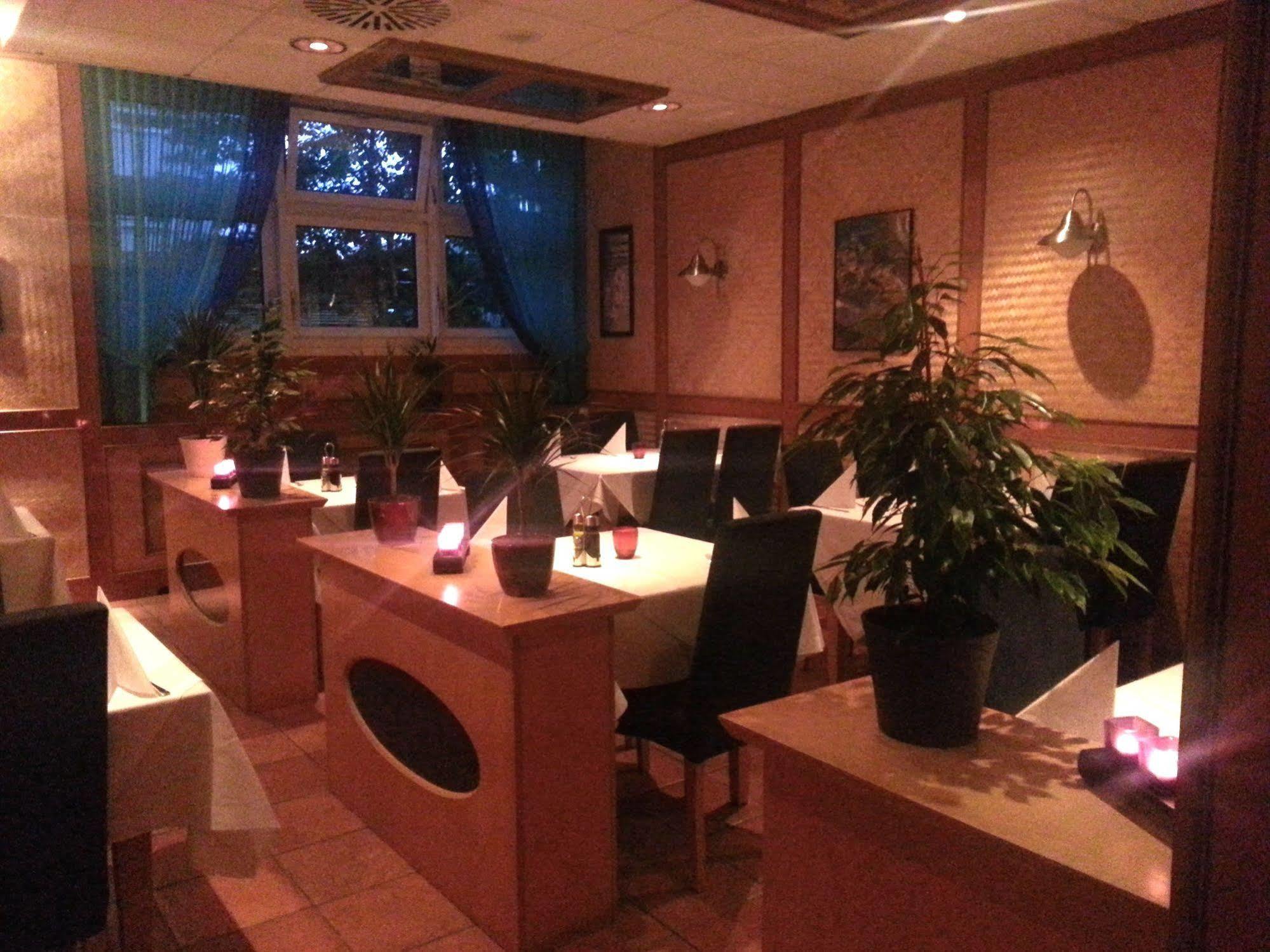 Central Hotel Виненден Екстериор снимка