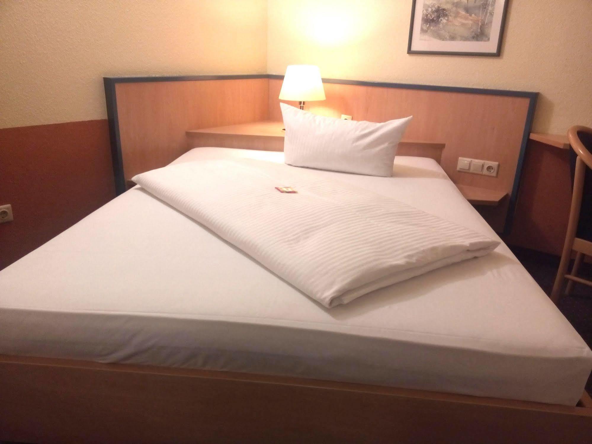 Central Hotel Виненден Екстериор снимка