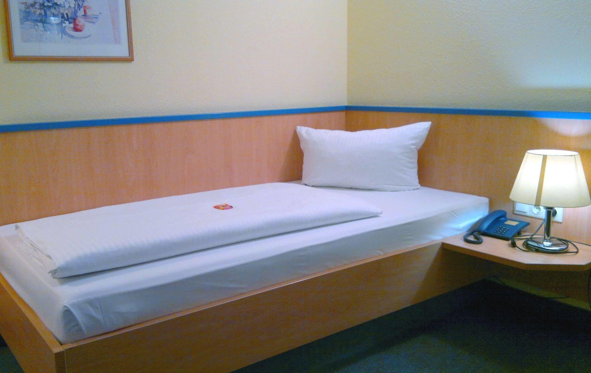 Central Hotel Виненден Екстериор снимка