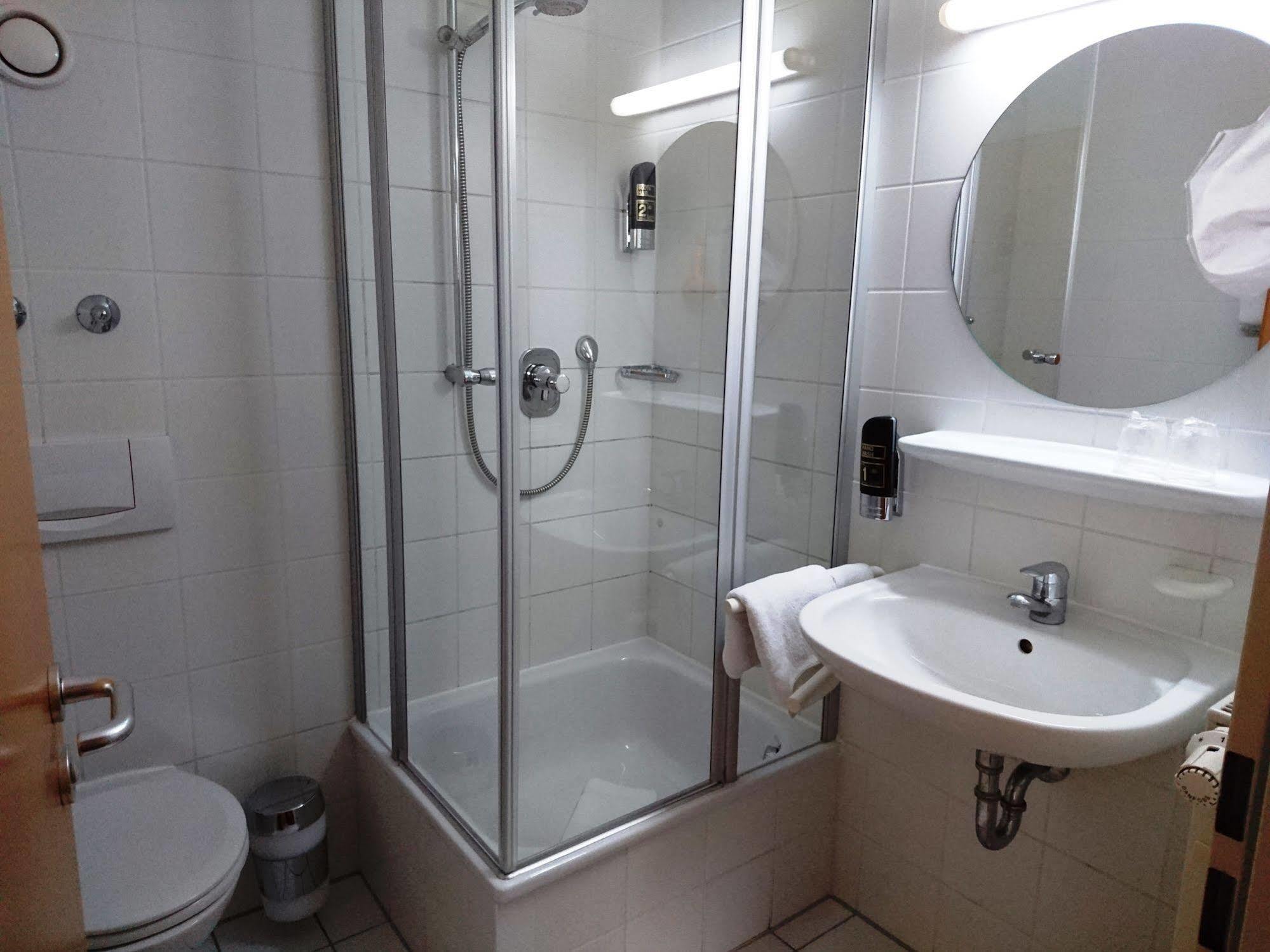 Central Hotel Виненден Екстериор снимка