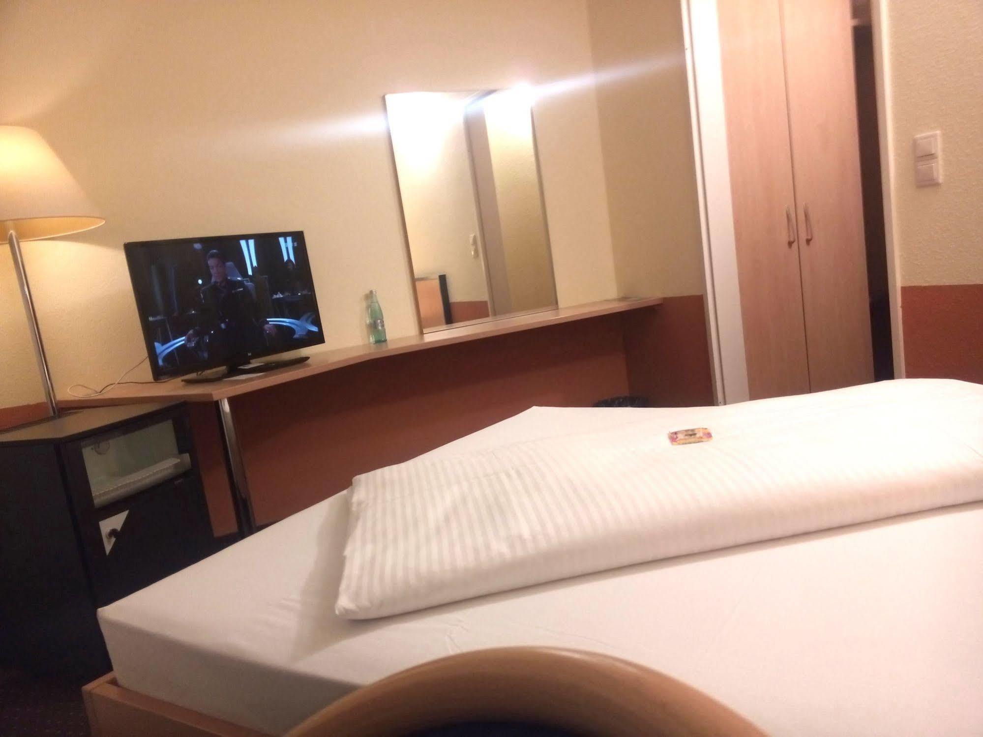 Central Hotel Виненден Екстериор снимка