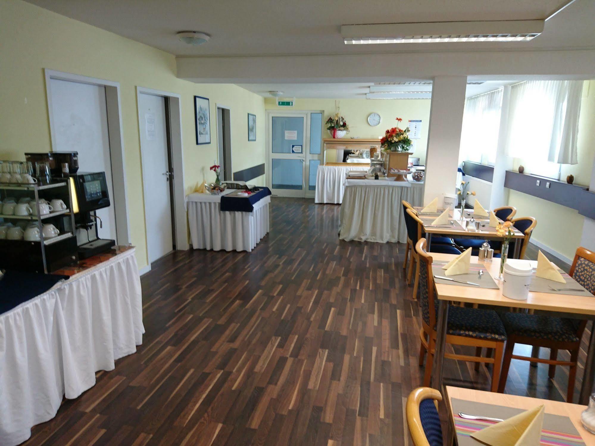 Central Hotel Виненден Екстериор снимка
