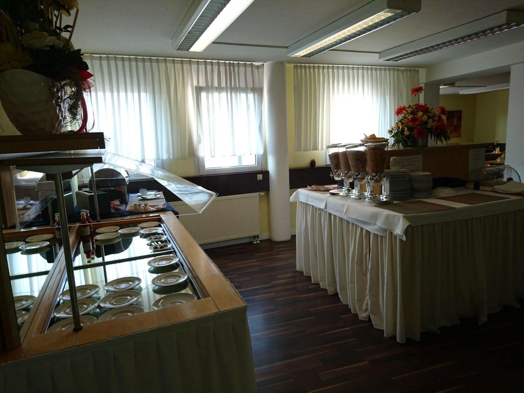 Central Hotel Виненден Екстериор снимка